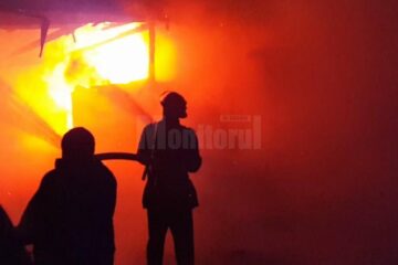 Un scurtcircuit a provocat un incendiu cu pagube mari la Vadu Moldovei