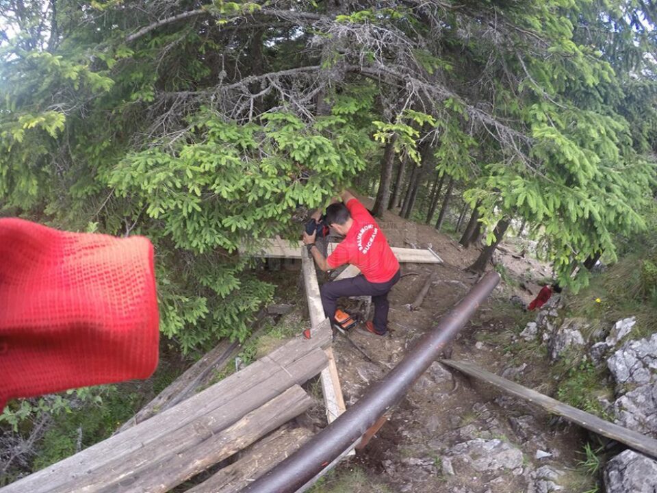 O bună parte din traseele montane au fost refăcute ori s-au reîmprospătat marcajele turistice O bună parte din traseele montane au fost refăcute ori s-au reîmprospătat marcajele turistice