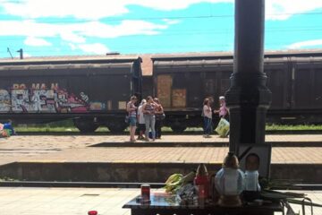 Pelerinajul oamenilor a continuat și ieri în locul în care a fost ucis Sorin Vezeteu