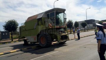 O combină a provocat un accident și a paralizat traficul din Suceava