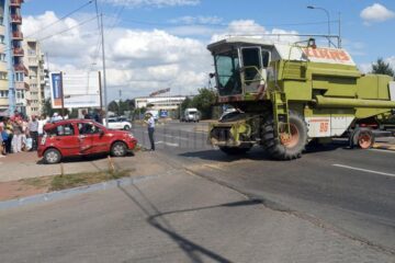 Combina a suferit o explozie la un cauciuc, cauză din care acesta a intrat în coliziune cu un Fiat, pe care l-a avariat serios