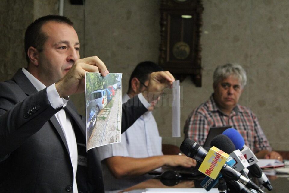 Parcările amenajate de oameni printre blocuri vor fi modernizate de municipalitate