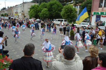 Festivalul național pentru copii și tineret „Dorna, plai de joc și cântec”, inclus în Consiliul Internațional de Organizare a Festivalurilor Folclorice