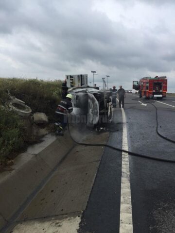 O mașină a luat foc după un accident pe șoseaua de centură a Sucevei