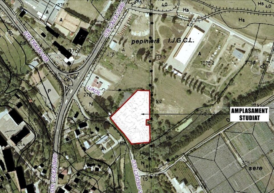 Amplasamentul viitoarelor blocuri ale companiei Minaro Adama, lângă sere