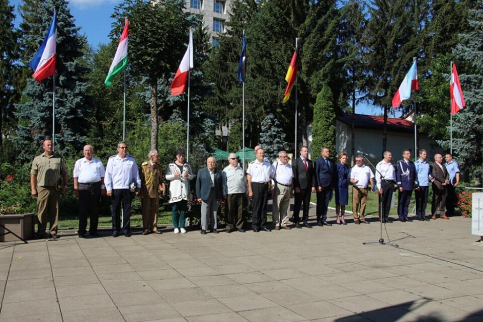 Autoritățile județene și locale au fost prezente la ceremonia organizată de Ziua Imnului Național Autoritățile județene și locale au fost prezente la ceremonia organizată de Ziua Imnului Național