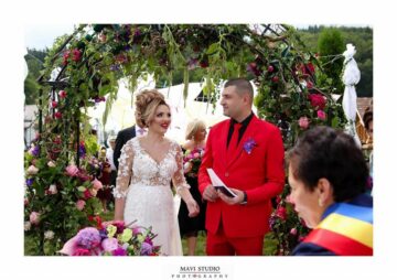 Nuntă de poveste într-un decor spectaculos și extravagant, realizat de cei mai buni designeri florali din Suceava FOTO: MAVI Studio