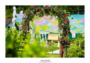 Nuntă de poveste într-un decor spectaculos și extravagant, realizat de cei mai buni designeri florali din Suceava FOTO: MAVI Studio