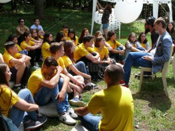 Despre voluntariat cu Beard Brothers