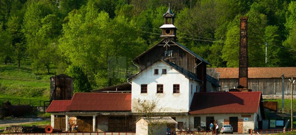 Salina de la Cacica, parte a Societății Naționale a Sării SALROM, se luptă să supraviețuiască Salina de la Cacica, parte a Societății Naționale a Sării SALROM, se luptă să supraviețuiască