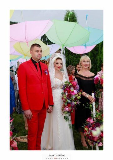 Nuntă de poveste într-un decor spectaculos și extravagant, realizat de cei mai buni designeri florali din Suceava FOTO: MAVI Studio