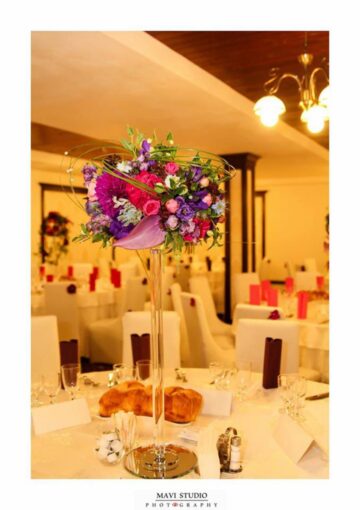 Nuntă de poveste într-un decor spectaculos și extravagant, realizat de cei mai buni designeri florali din Suceava FOTO: MAVI Studio