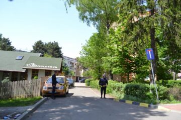 Zeci de blocuri mansardate, două școli, un spital și o policlinică ar arde ca o torță deoarece pompierii n-au acces sau accesul e dificil