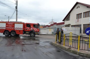 Zeci de blocuri mansardate, două școli, un spital și o policlinică ar arde ca o torță deoarece pompierii n-au acces sau accesul e dificil