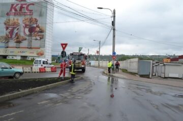Zeci de blocuri mansardate, două școli, un spital și o policlinică ar arde ca o torță deoarece pompierii n-au acces sau accesul e dificil