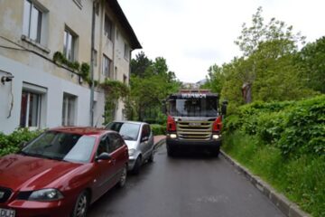 Zeci de blocuri mansardate, două școli, un spital și o policlinică ar arde ca o torță deoarece pompierii n-au acces sau accesul e dificil