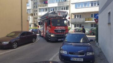 Zeci de blocuri mansardate, două școli, un spital și o policlinică ar arde ca o torță deoarece pompierii n-au acces sau accesul e dificil