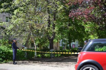Zeci de blocuri mansardate, două școli, un spital și o policlinică ar arde ca o torță deoarece pompierii n-au acces sau accesul e dificil