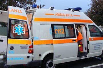 Cinci persoane au fost rănite după ce un tânăr a scăpat mașina de sub control