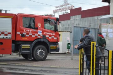 Zeci de blocuri mansardate, două școli, un spital și o policlinică ar arde ca o torță deoarece pompierii n-au acces sau accesul e dificil