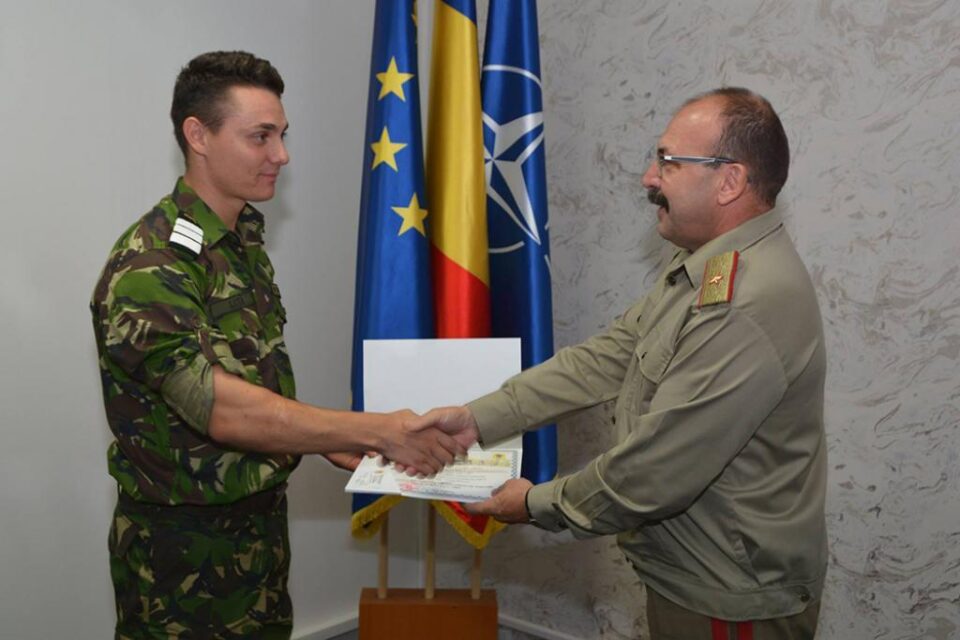 Alexandru a fost felicitat de rectorul Academiei Forțelor Terestre, gl. bg. prof. univ. dr. ing. Ghiță Bârsan