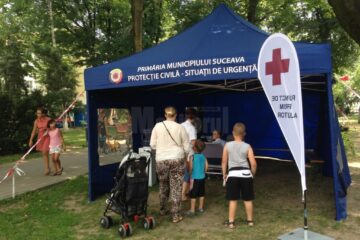 Pe langa centrele de prim ajutor din piețe, un cort va fi instalat în Parcul Central