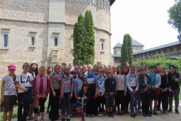 Tabără de creație pentru 38 de copii, la Mănăstirea Dragomirna