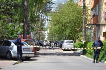 Zeci de blocuri mansardate, două școli, un spital și o policlinică ar arde ca o torță deoarece pompierii n-au acces sau accesul e dificil