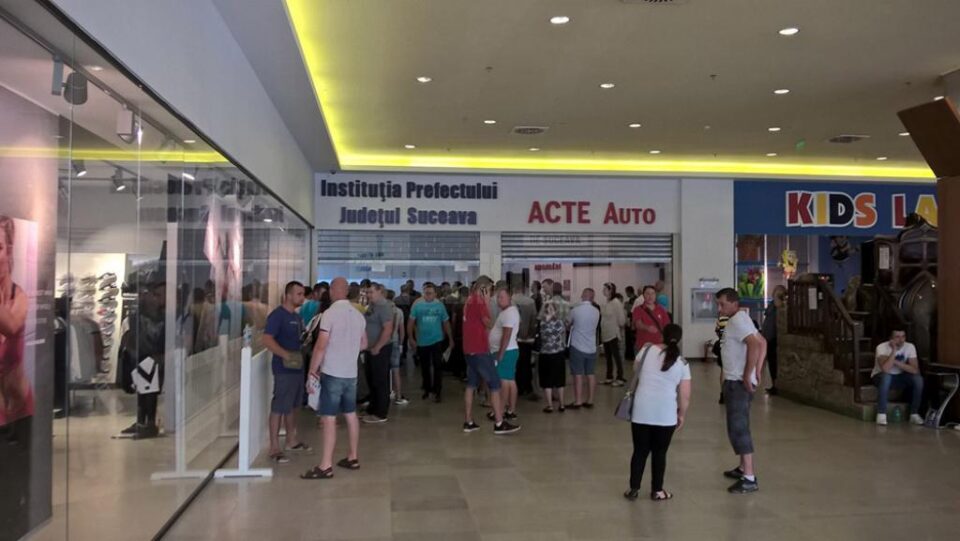 Oamenii care au nevoie de serviciile instituției trebuie să se înarmeze cu răbdare