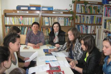 Proiectele vizează și creșterea ratei de absolvire și îmbunătățirea performanței la examenul de bacalaureat