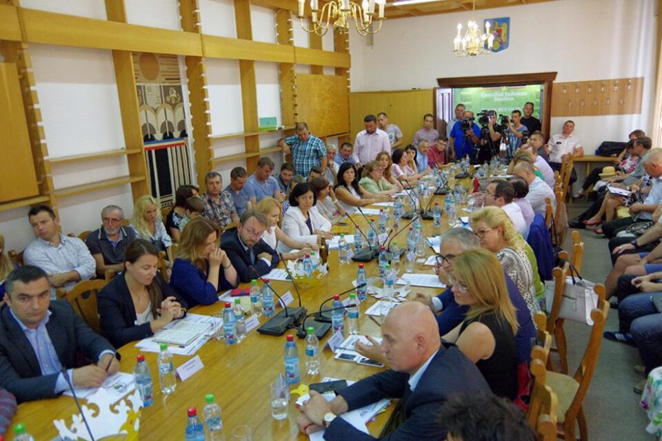 Câteva zeci de sucevenii plecați la muncă în străinătate au participat la deschiderea „Lunii Diasporei”