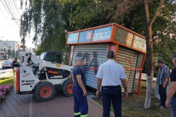 Chioșcurile abandonate pe domeniul public au fost ridicate de municipalitate