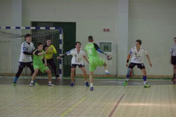 Juniorii III și IV din județ și din țară vor fi obligați să se apere avansat, în fața liniei de 9 metri, cel puțin o repriză