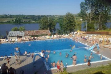 Mai mult de jumătate dintre piscinele din județ au contract cu DSP pentru monitorizarea apei de îmbăiere