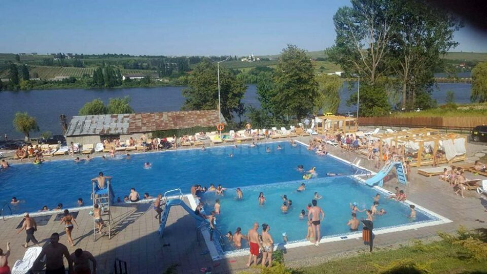 Mai mult de jumătate dintre piscinele din județ au contract cu DSP pentru monitorizarea apei de îmbăiere Mai mult de jumătate dintre piscinele din județ au contract cu DSP pentru monitorizarea apei de îmbăiere