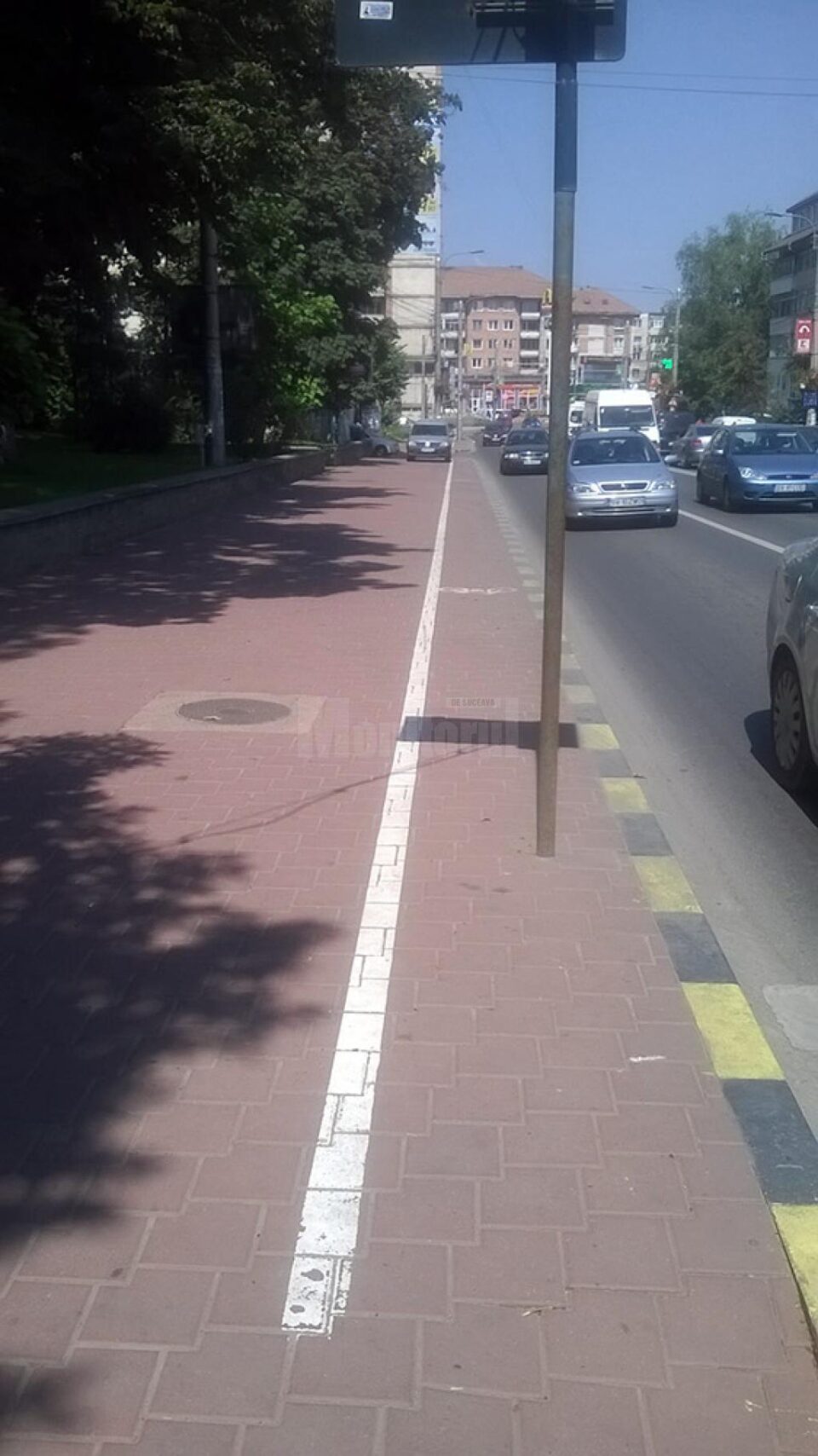 Pistele de bicicletă din Suceava, refăcute pentru a nu se mai opri în stâlpi