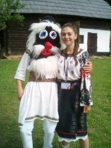 Premiul III a primit Petronela Pindelea (Clubul Copiilor Vatra Dornei) la secțiunea de măști populare