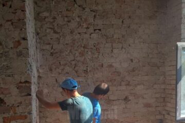 Lucrările de decopertare se fac atât la interior cât și la exterior