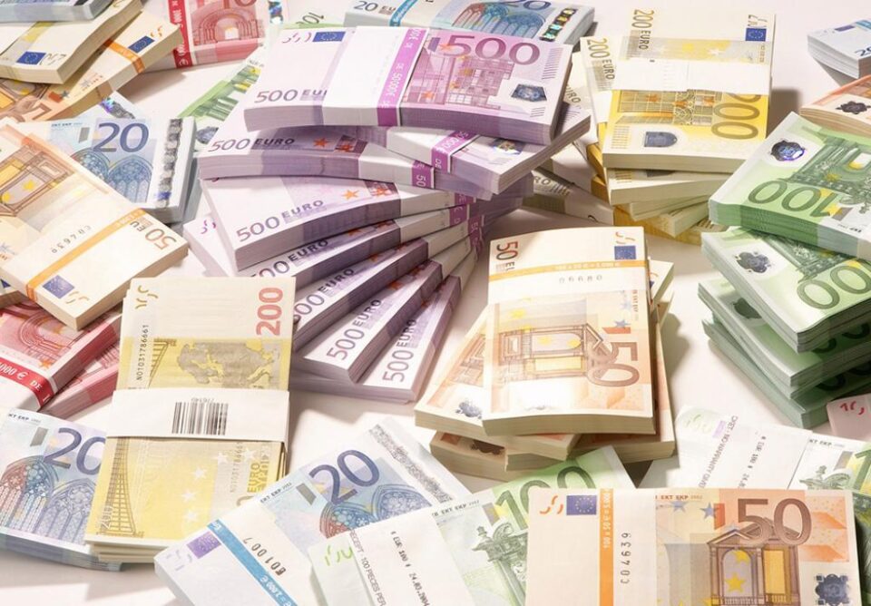 În primele șase luni ale anului, ajutoarele sociale plătite în județul Suceava depășesc 3,2 milioane de euro În primele șase luni ale anului, ajutoarele sociale plătite în județul Suceava depășesc 3,2 milioane de euro