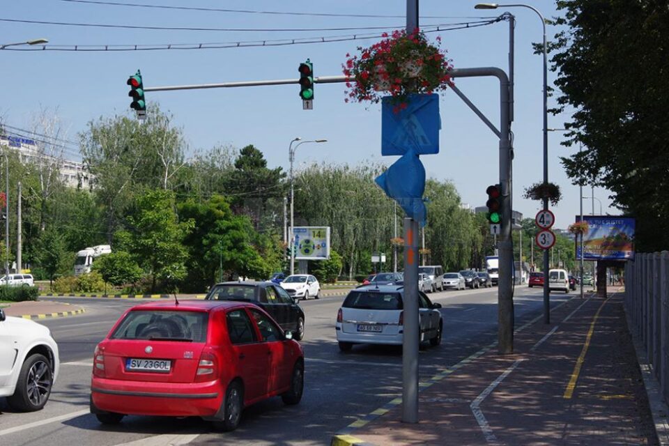 Noile semafoare instalate pentru facilitarea acesului celor care locuiesc în cartierul ANL din zona Stațiunii de Cercetări