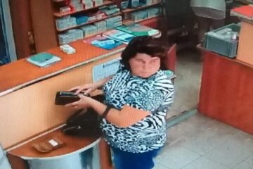 Femeia care a luat portofelul