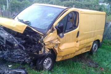 Masinile implicate în accident