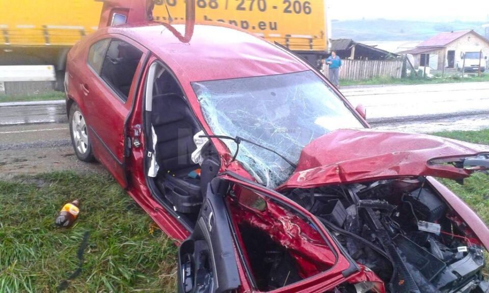 Masinile implicate în accident