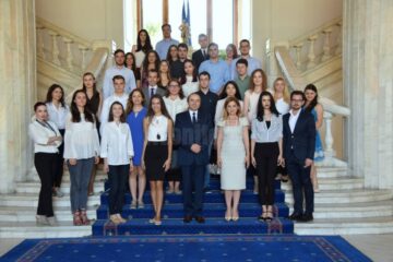 Două tinere din județ sunt stagiare în Guvernul României