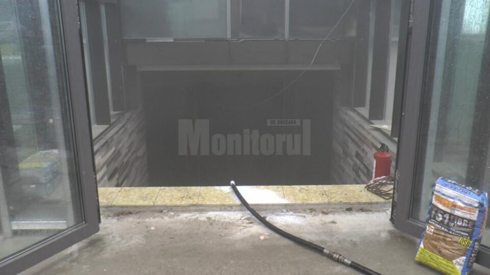 Incendiu izbucnit luni dimineață la Magazinul General din Rădăuți