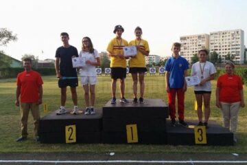 Tudor Buzilă și Ilinca Fecioru (mijloc) de la CSȘ Rădăuți vor concura la Campionatul Mondial de cadeți și juniori din Argentina