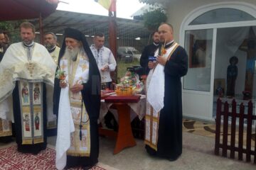 IPS Pimen, Arhiepiscopul Sucevei și Rădăuților, împeună cu un sobor de preoți, a oficiat slujba de sfințire a troiței, aflată pe drumul principal ce leagă comuna Bogdănești de comuna Râșca