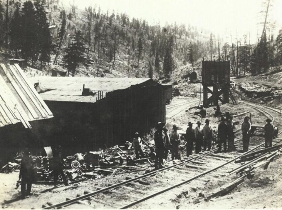 „A pătimit drumul căii ferate”