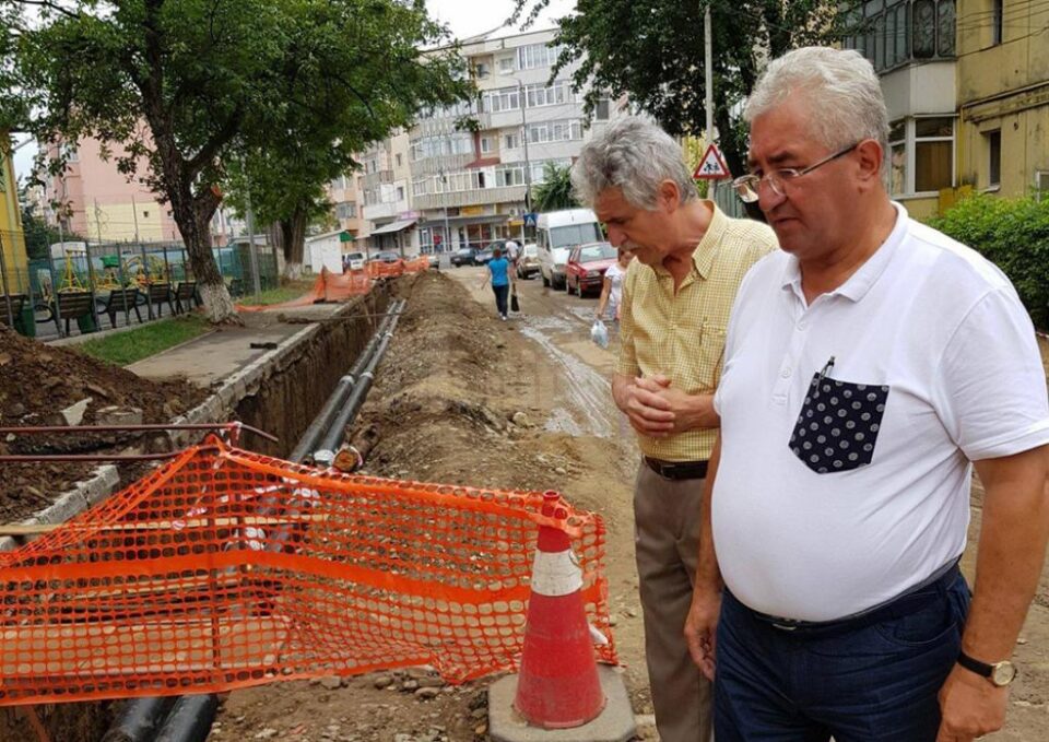 Primarul Ion Lungu, îngrijorat de lucrările de termoficare, care aproape au blocat cartierul Zamca Primarul Ion Lungu, îngrijorat de lucrările de termoficare, care aproape au blocat cartierul Zamca