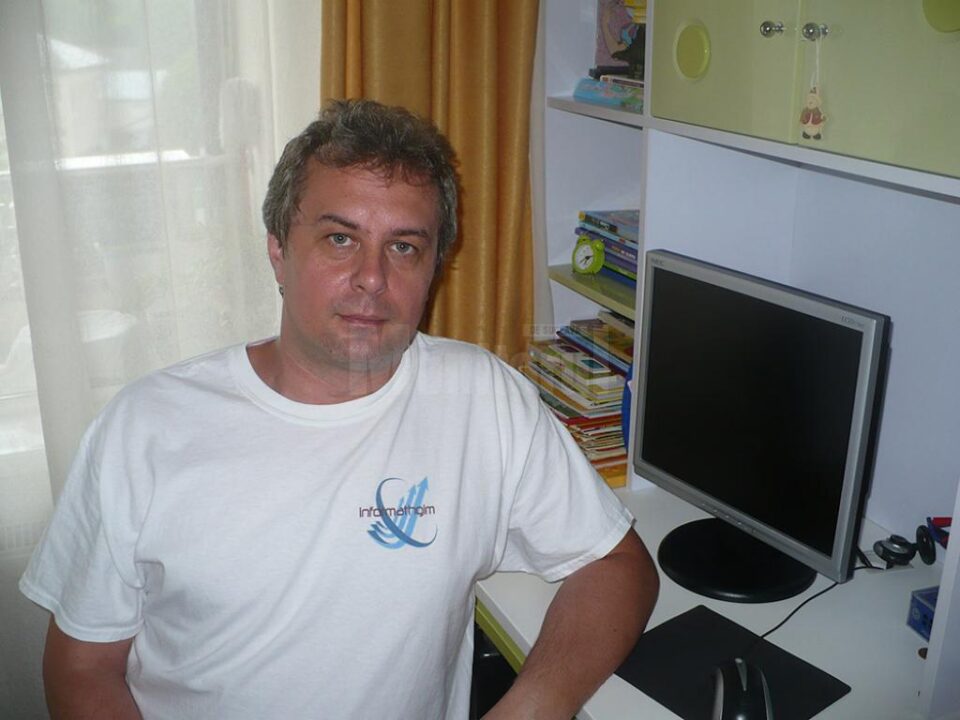 Ovidiu Huțuleac: "Aceste softuri sunt realizate în concordanță cu programa școlară, respectă structura metodică a oricărei lecții, nu ne abatem de la ceea ce avem în mod normal de făcut la clasă”